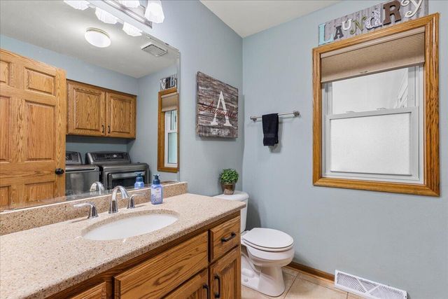 1004 Winnebago CIRCLE, Hubertus, WI 53033