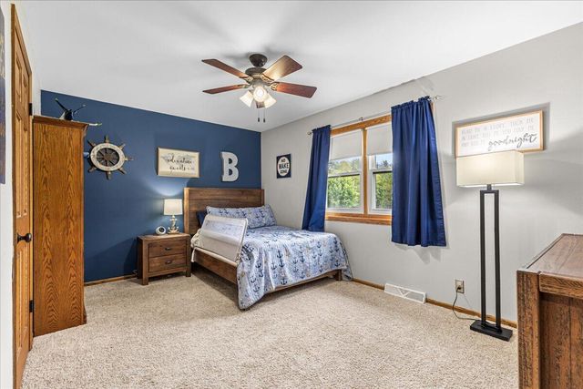 1004 Winnebago CIRCLE, Hubertus, WI 53033