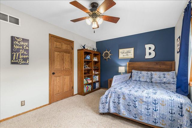 1004 Winnebago CIRCLE, Hubertus, WI 53033