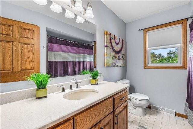 1004 Winnebago CIRCLE, Hubertus, WI 53033