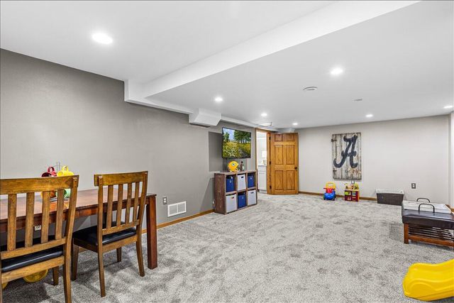 1004 Winnebago CIRCLE, Hubertus, WI 53033