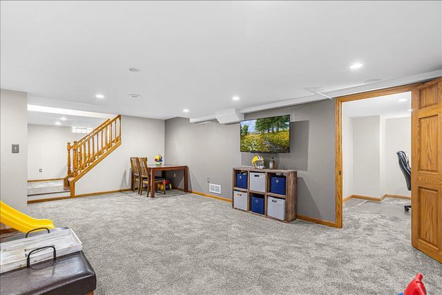 1004 Winnebago CIRCLE, Hubertus, WI 53033