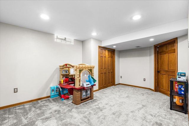 1004 Winnebago CIRCLE, Hubertus, WI 53033