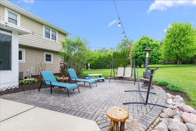 1004 Winnebago CIRCLE, Hubertus, WI 53033