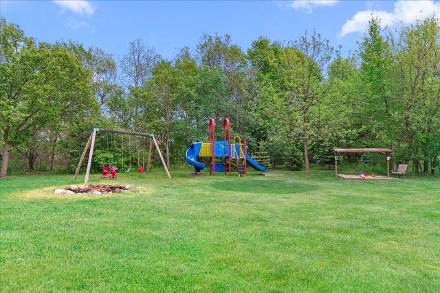 1004 Winnebago CIRCLE, Hubertus, WI 53033