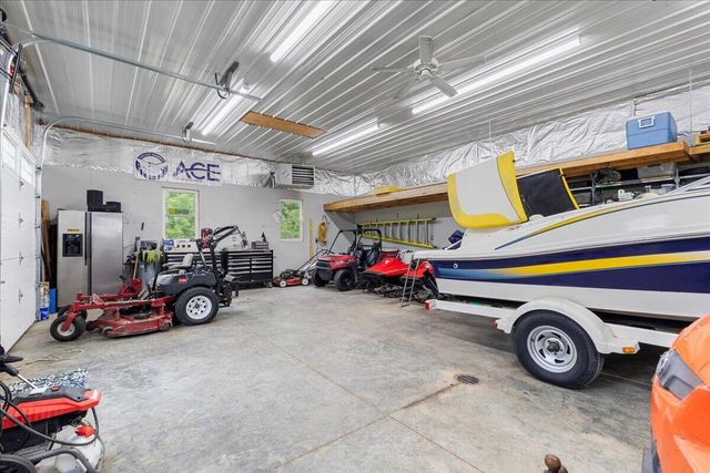 1004 Winnebago CIRCLE, Hubertus, WI 53033