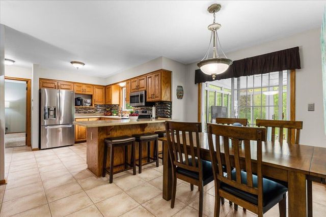 1004 Winnebago CIRCLE, Hubertus, WI 53033