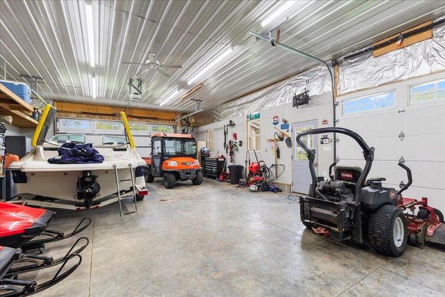 1004 Winnebago CIRCLE, Hubertus, WI 53033