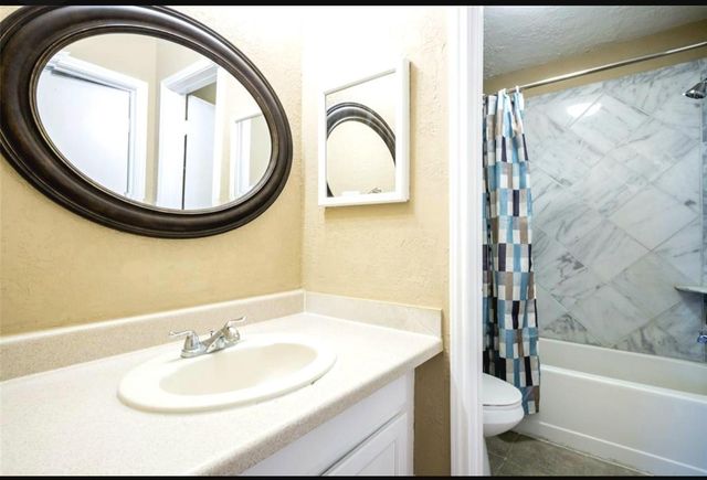 16814 Winnstream Lane, Sugar Land, TX 77498