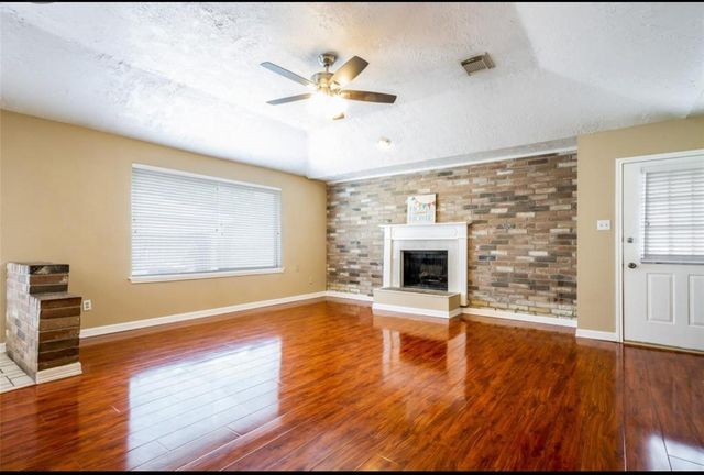 16814 Winnstream Lane, Sugar Land, TX 77498