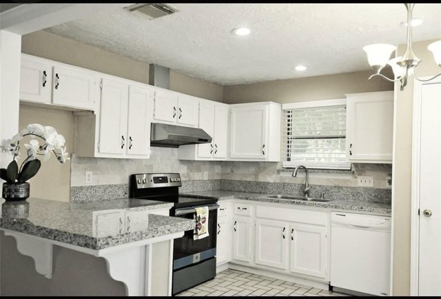 16814 Winnstream Lane, Sugar Land, TX 77498