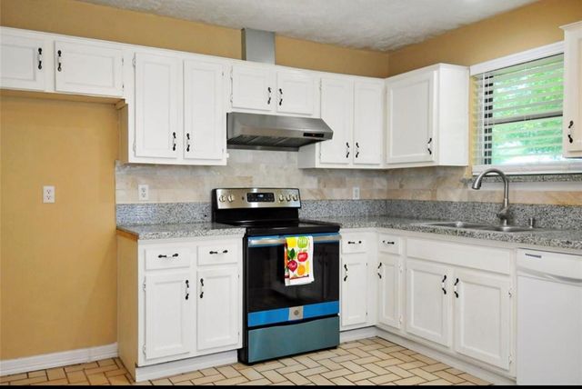 16814 Winnstream Lane, Sugar Land, TX 77498