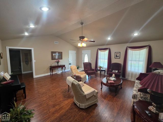 5703 S 27th Street S, Paragould, AR 72450