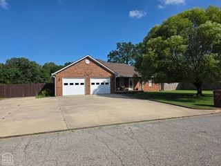 5703 S 27th Street S, Paragould, AR 72450