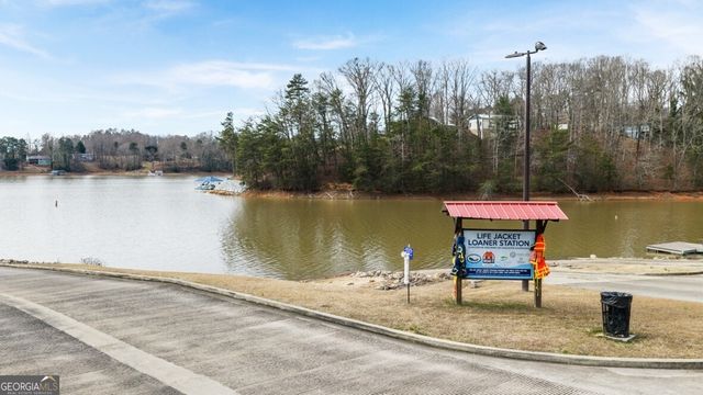 1833 Meadow Green Circle, Gainesville, GA 30501