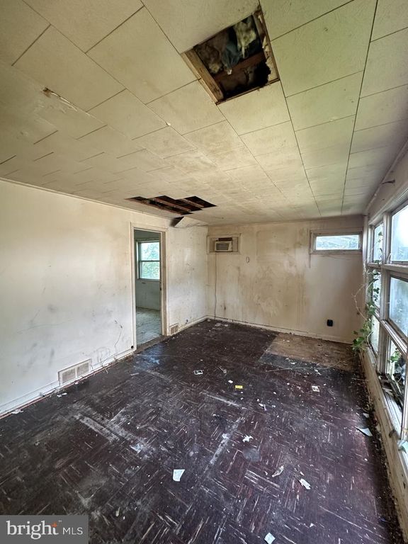 1216 2ND RD, Baltimore, MD 21220