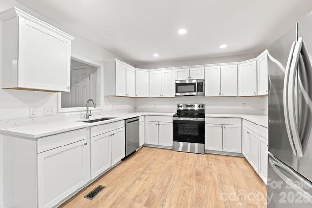 910 Little Brook Circle, York, SC 29745