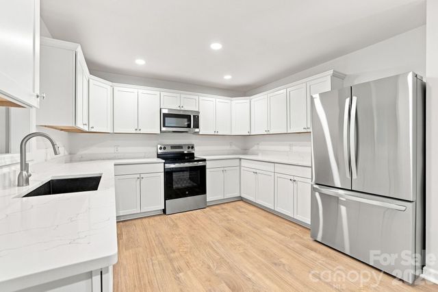 910 Little Brook Circle, York, SC 29745