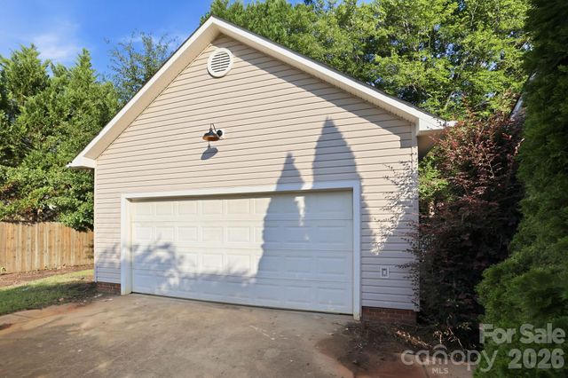 910 Little Brook Circle, York, SC 29745