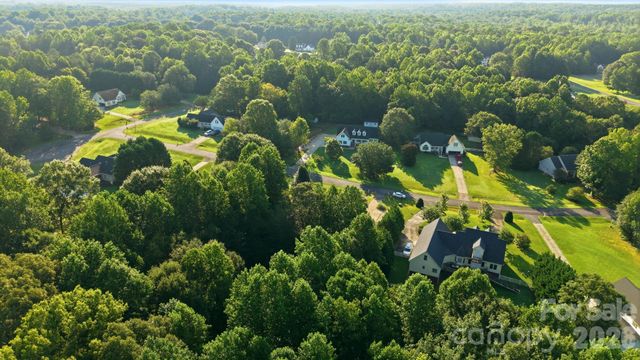 910 Little Brook Circle, York, SC 29745