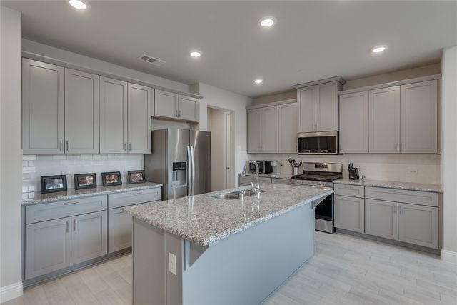 509 Hutchinson Lane, Lewisville, TX 75077