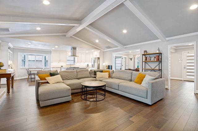 9421 Meadowknoll Drive, Dallas, TX 75243