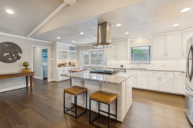 9421 Meadowknoll Drive, Dallas, TX 75243