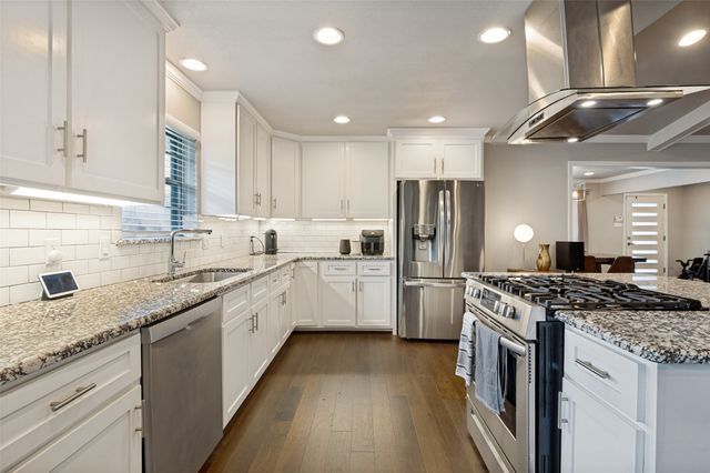 9421 Meadowknoll Drive, Dallas, TX 75243
