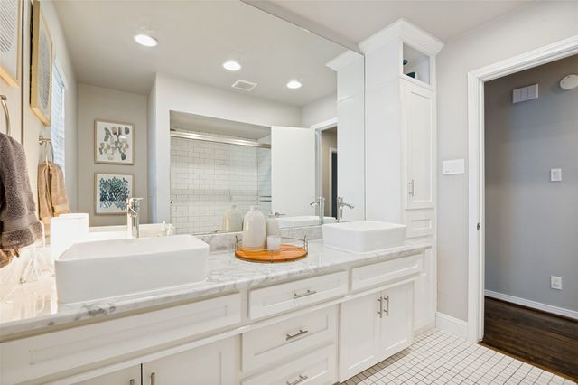 9421 Meadowknoll Drive, Dallas, TX 75243