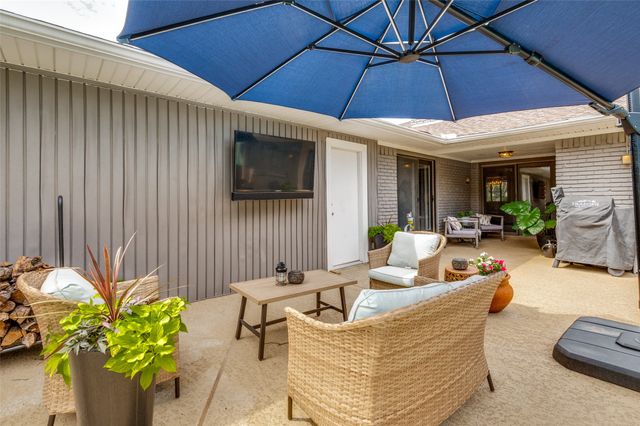9421 Meadowknoll Drive, Dallas, TX 75243