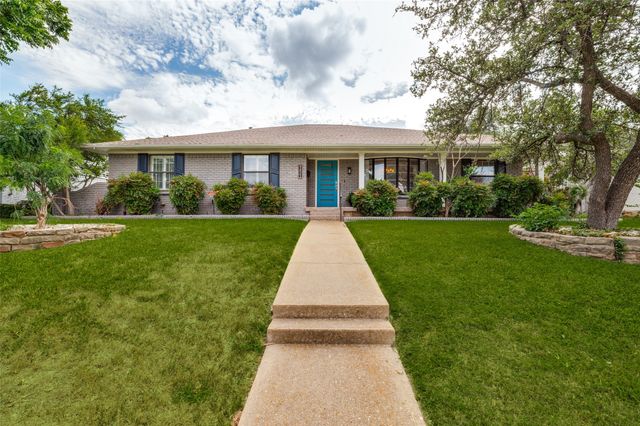 9421 Meadowknoll Drive, Dallas, TX 75243