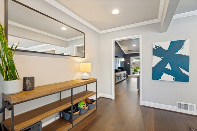 9421 Meadowknoll Drive, Dallas, TX 75243