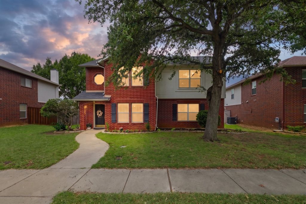 905 Valleybrook Drive, Lewisville, TX 75067