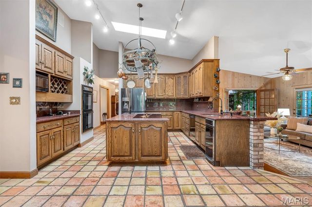 18525 Sassafras Place Drive, Wildwood, MO 63038