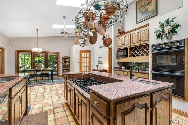 18525 Sassafras Place Drive, Wildwood, MO 63038