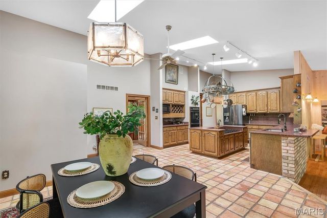 18525 Sassafras Place Drive, Wildwood, MO 63038