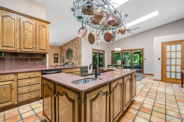 18525 Sassafras Place Drive, Wildwood, MO 63038