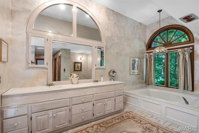 18525 Sassafras Place Drive, Wildwood, MO 63038