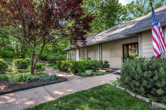 18525 Sassafras Place Drive, Wildwood, MO 63038