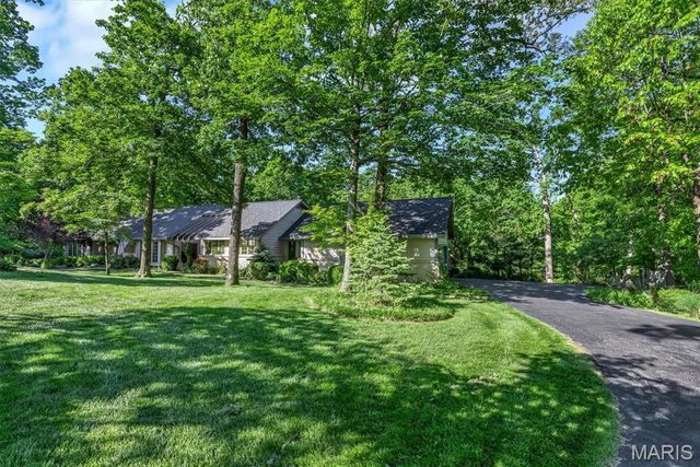 18525 Sassafras Place Drive, Wildwood, MO 63038