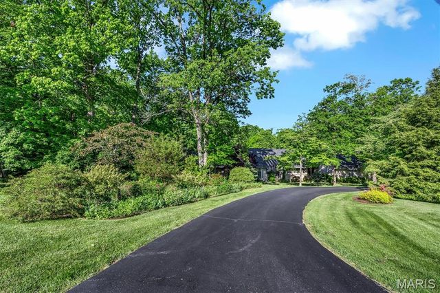 18525 Sassafras Place Drive, Wildwood, MO 63038