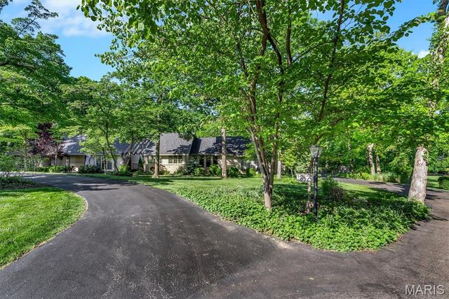 18525 Sassafras Place Drive, Wildwood, MO 63038