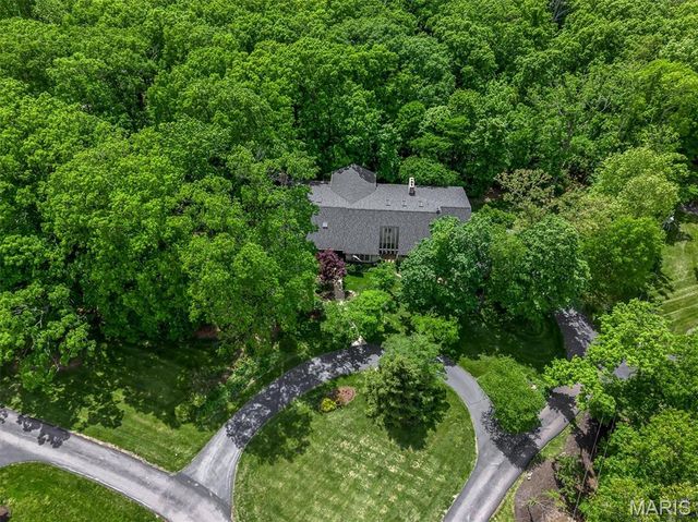 18525 Sassafras Place Drive, Wildwood, MO 63038