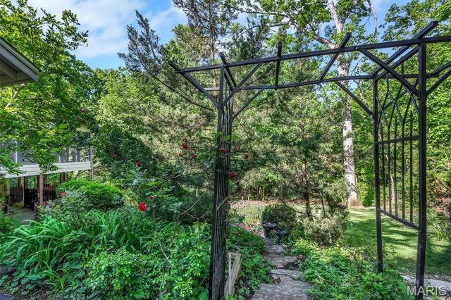 18525 Sassafras Place Drive, Wildwood, MO 63038