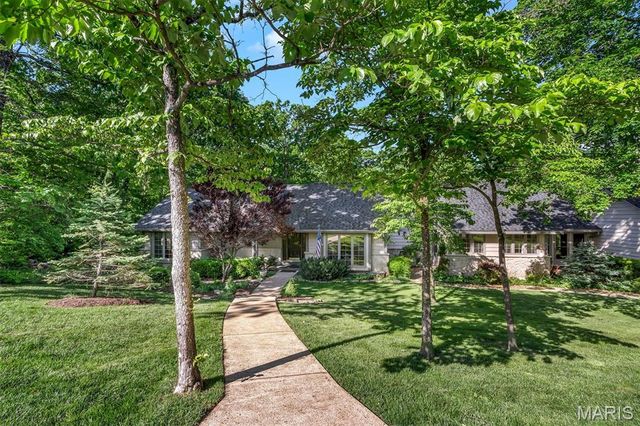 18525 Sassafras Place Drive, Wildwood, MO 63038