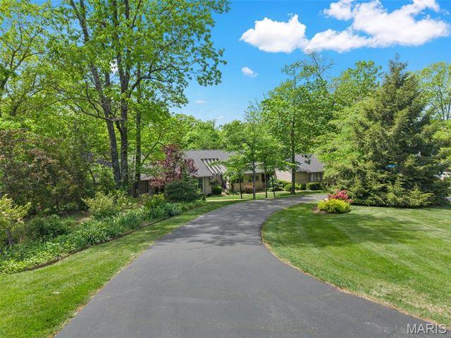18525 Sassafras Place Drive, Wildwood, MO 63038