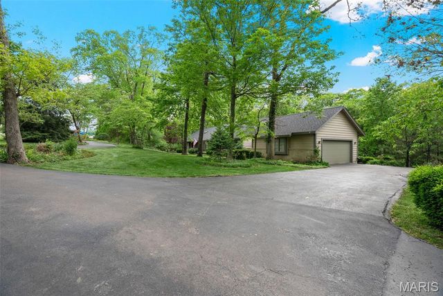 18525 Sassafras Place Drive, Wildwood, MO 63038