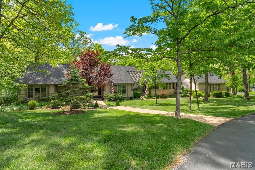 18525 Sassafras Place Drive, Wildwood, MO 63038