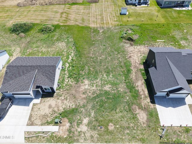 5319 Hendrickson Drive, Bismarck, ND 58504 property photo