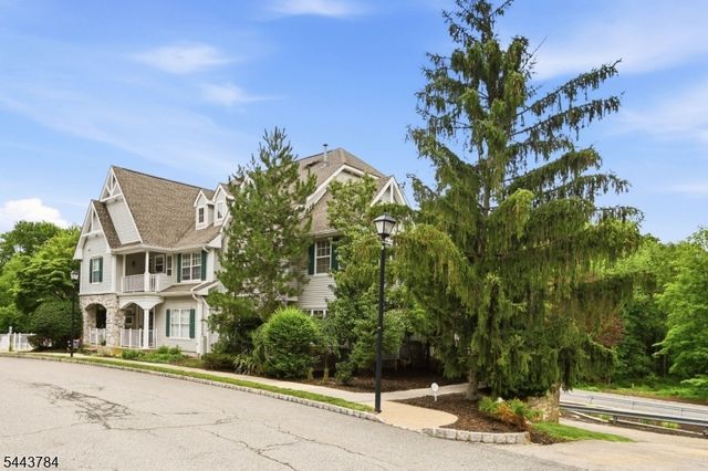 100 Chatfield Drive, Pequannock Twp., NJ 07444